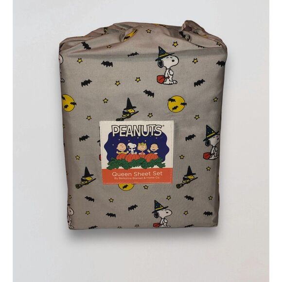 Snoopy Peanuts Halloween Fall Queen Sheet Sets Bats, Stars, Full Moons Woodstock - Picture 2 of 5